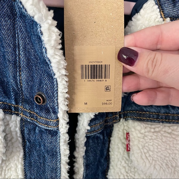 NWT Levi’s Sherpa Pieced Ex Boyfriend Trucker Jacket - Picture 4 of 5